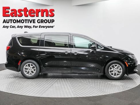 Used 2024 Chrysler Voyager LX image 4
