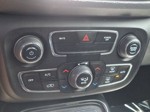 Used 2019 Jeep Compass Trailhawk w/ Cold Weather Group AWD/4WD image 15