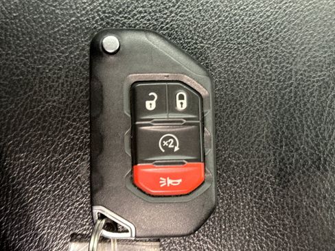 Used 2022 Jeep Wrangler Unlimited Rubicon 4xe w/ Cold Weather Group AWD/4WD image 10