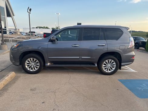 Used 2019 Lexus GX 460 Premium image 2