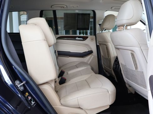 Used 2019 Mercedes-Benz GLS 450 4MATIC image 21