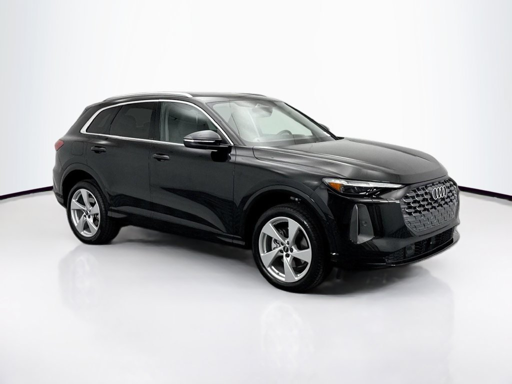 Used 2025 Audi Q5 Premium Plus w/ Premium Plus AWD/4WD image 3