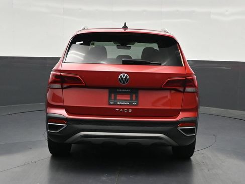 Used 2024 Volkswagen Taos SE w/ Black Wheel Package FWD image 4
