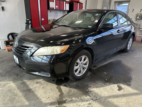 Used 2009 Toyota Camry LE image 2