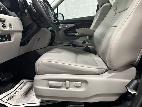 Used 2018 Honda Pilot Touring image 12