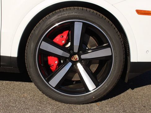 New 2026 Porsche Cayenne S image 14