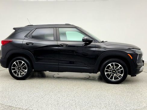 Used 2024 Chevrolet TrailBlazer LT w/ Convenience Package AWD/4WD image 4