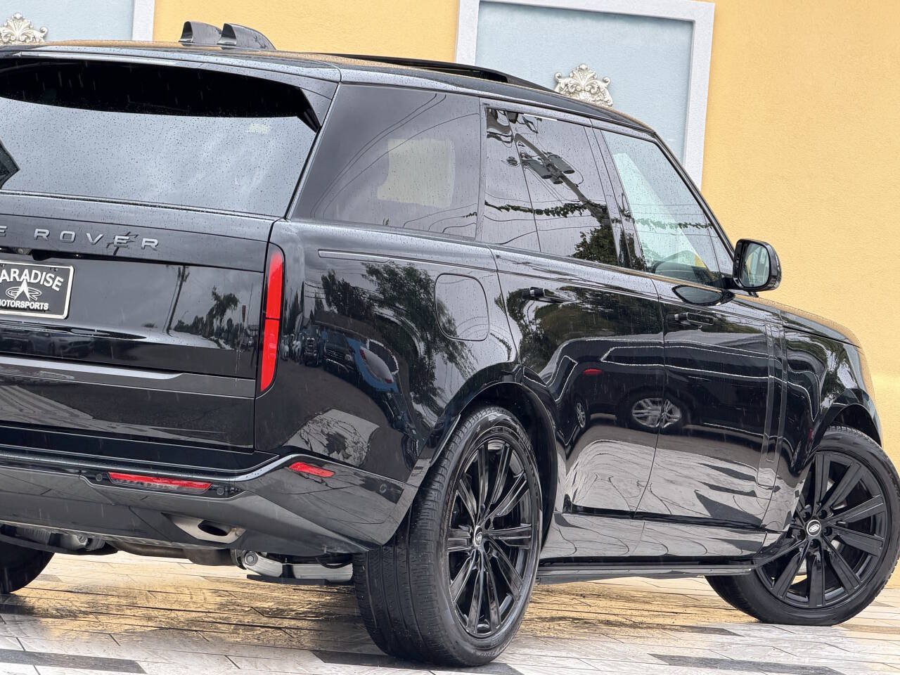 Used 2025 Land Rover Range Rover SE AWD/4WD image 11