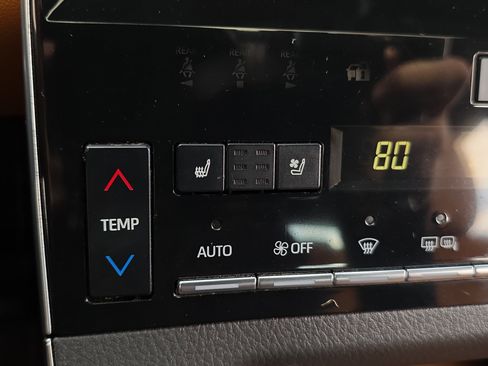 Used 2019 Toyota Avalon Limited w/ All Weather Liner Package image 21