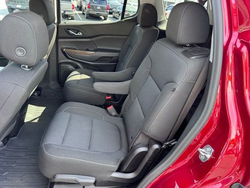 Used 2022 GMC Acadia SLE w/ Driver Convenience Package FWD image 33
