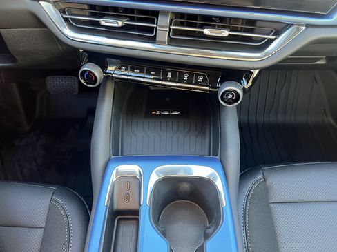 New 2026 Chevrolet Equinox EV LT image 8