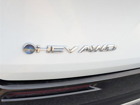 Used 2025 Toyota Sienna Platinum image 10