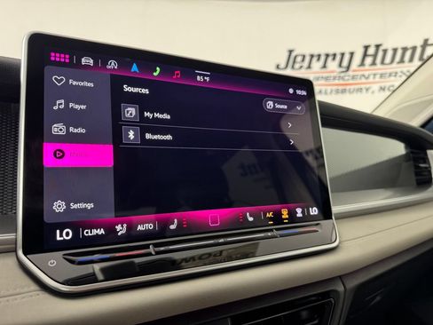 Used 2025 Volkswagen Tiguan SE w/ Panoramic Sunroof Package AWD/4WD image 25