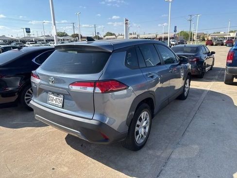 Used 2022 Toyota Corolla Cross L image 8