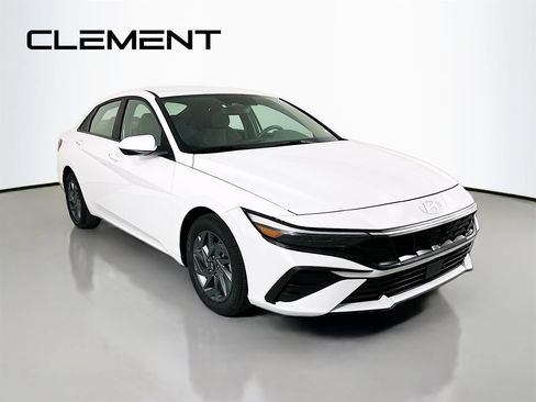 Used 2024 Hyundai Elantra SEL FWD image 5