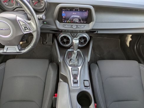 Used 2022 Chevrolet Camaro LT w/ Technology Package image 8