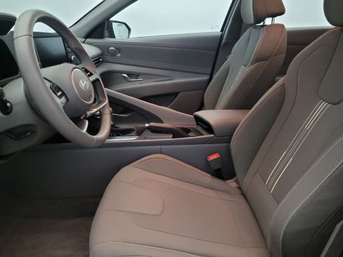 Used 2025 Hyundai Elantra Sport image 17