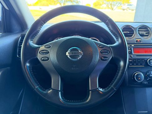 Used 2010 Nissan Altima 3.5 SR FWD image 10