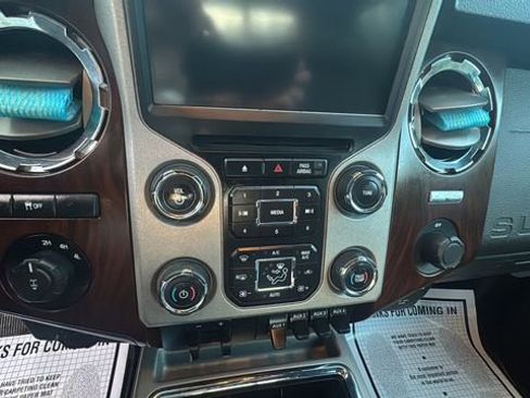 Used 2014 Ford F250 Lariat w/ Lariat Interior Package image 17