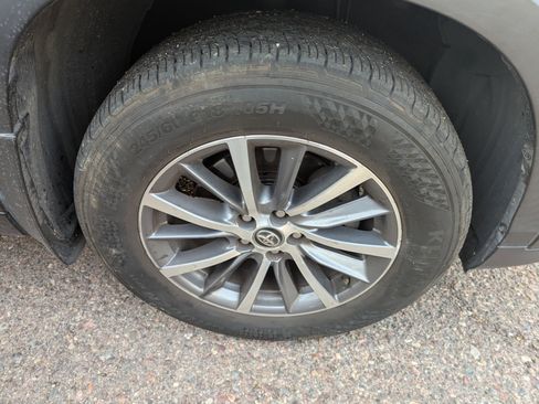 Used 2017 Toyota Highlander XLE image 4