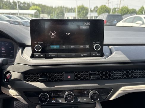 Certified 2025 Honda Accord LX image 23