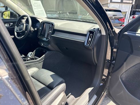 Used 2023 Volvo XC40 B5 Ultimate w/ Protection Package Premier AWD/4WD image 12