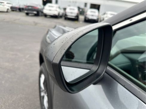 Used 2023 Nissan Rogue S AWD/4WD image 25