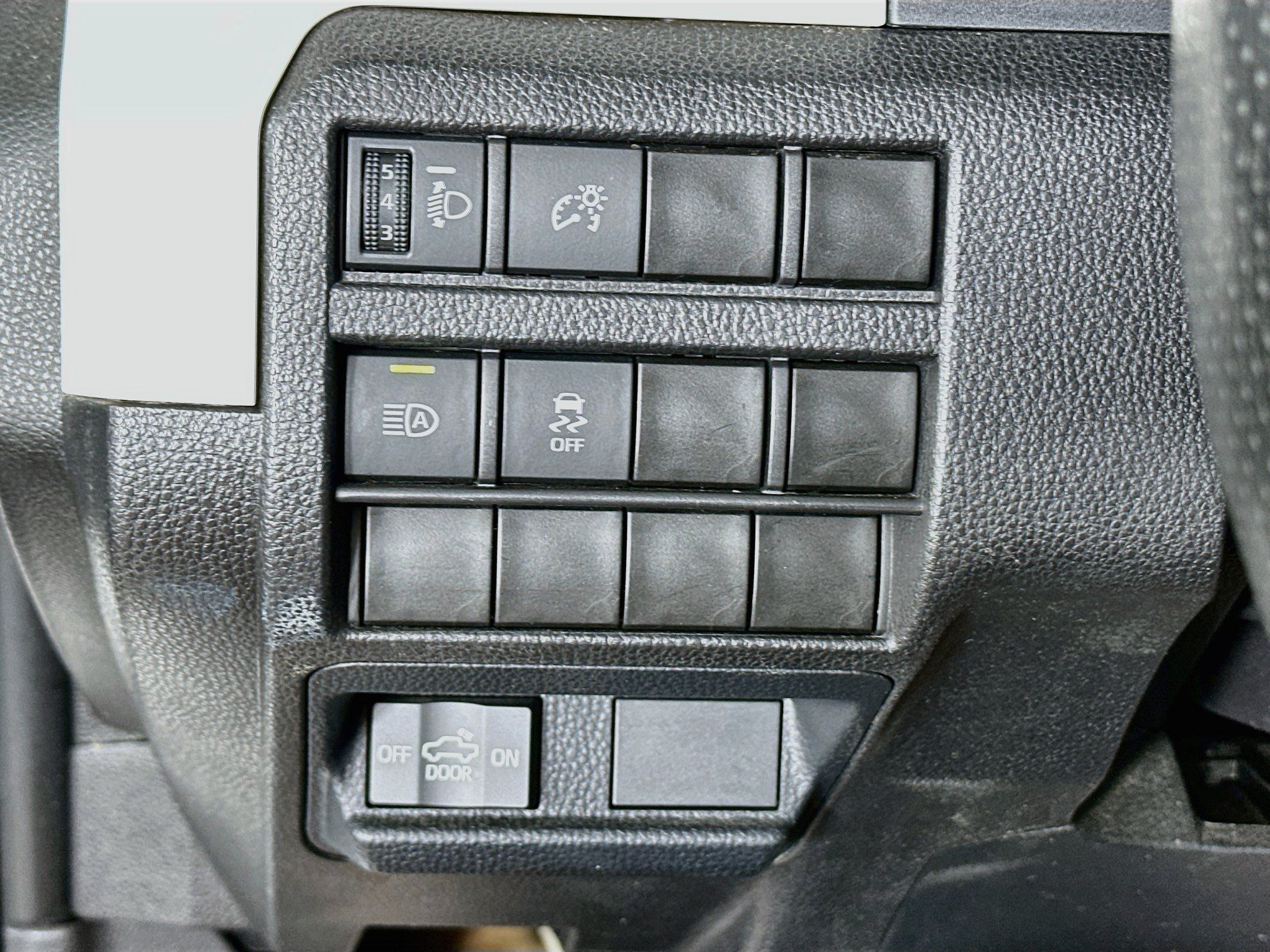 Used 2024 Toyota Tacoma TRD Off-Road AWD/4WD image 17