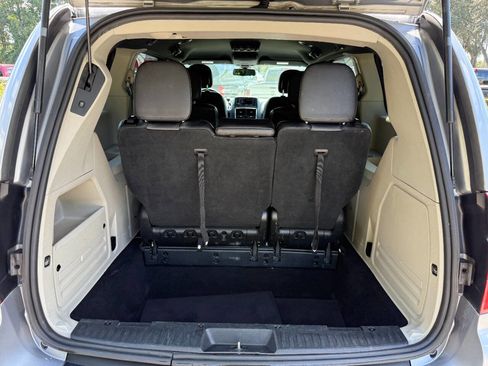 Used 2018 Dodge Grand Caravan SXT image 13