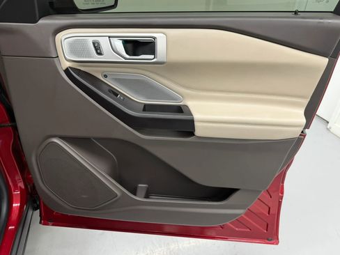 Used 2020 Ford Explorer Platinum w/ Premium Technology Package image 26