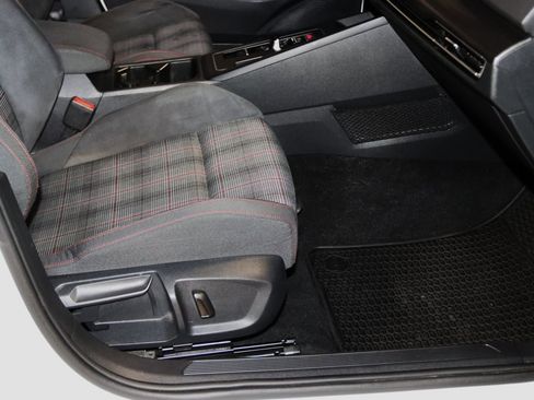 Used 2022 Volkswagen GTI SE image 51
