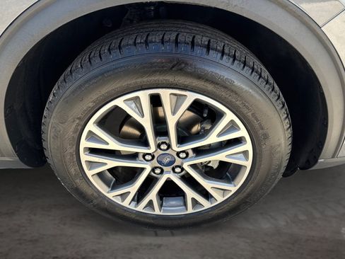 Used 2021 Ford Escape SEL w/ Technology Package AWD/4WD image 17