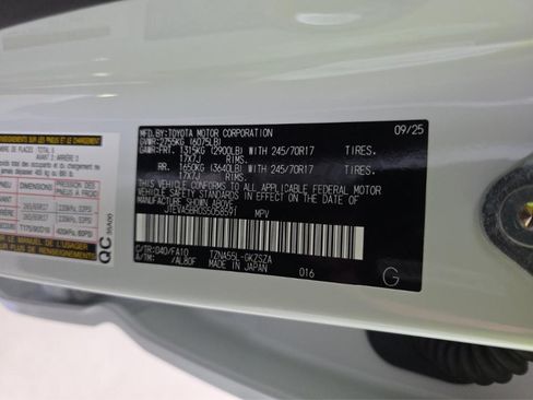 Used 2025 Toyota 4Runner SR5 AWD/4WD image 20