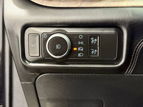 Used 2020 Ford Explorer Platinum w/ Premium Technology Package image 36