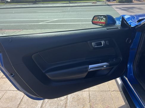 Used 2018 Ford Mustang Coupe image 11