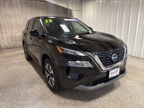 Used 2023 Nissan Rogue SV image 3