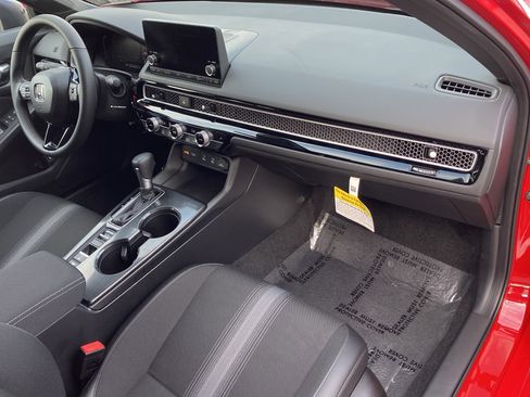 Used 2025 Honda Civic Sport image 10
