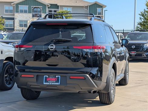 New 2025 Nissan Pathfinder SV w/ Black Appearance Package image 4