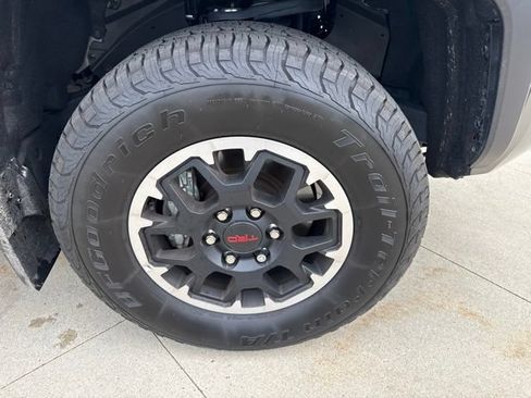 Used 2025 Toyota Tacoma TRD Off-Road w/ TRD Off Road Upgrade Package AWD/4WD image 9