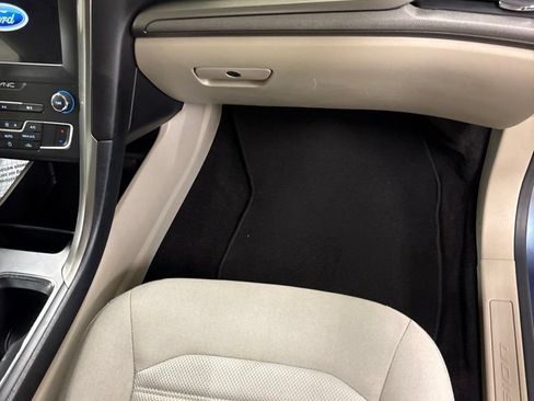 Used 2019 Ford Fusion SE FWD image 24