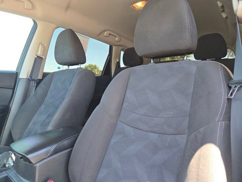 Used 2015 Nissan Rogue S FWD image 11