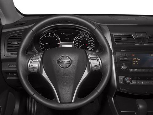 Used 2013 Nissan Altima 3.5 SL w/ Technology Pkg FWD image 9