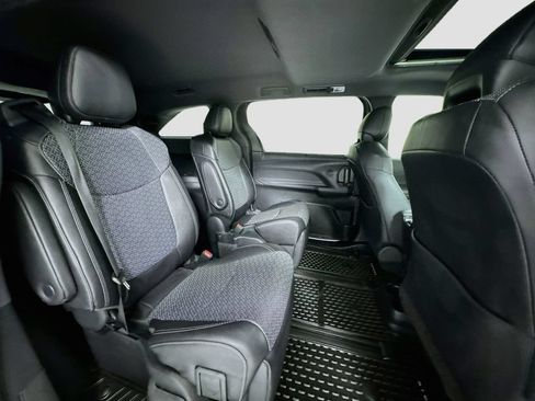 Used 2023 Toyota Sienna XSE AWD/4WD image 30