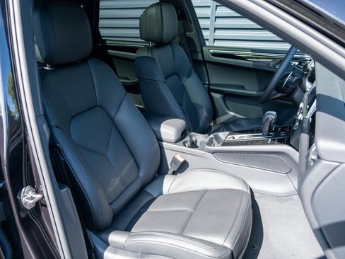 Used 2026 Porsche Macan image 31