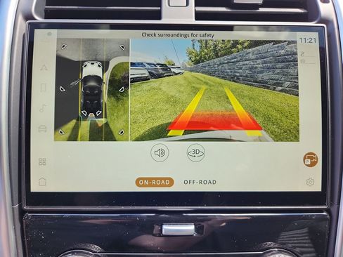 Certified 2025 Land Rover Discovery S image 22