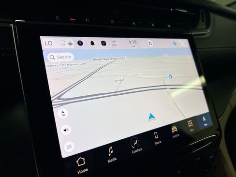 Used 2023 Jeep Grand Cherokee L Limited w/ Luxury Tech Group II image 15