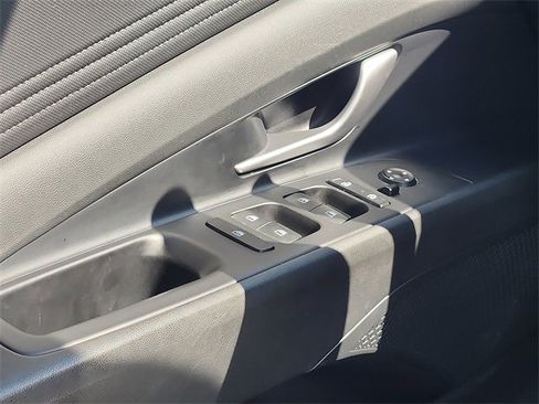 Certified 2023 Hyundai Elantra Limited image 11