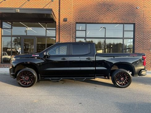 Used 2021 Chevrolet Silverado 1500 LT Trail Boss w/ Convenience Package II image 3