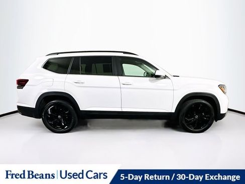 Used 2023 Volkswagen Atlas SE w/ Black Wheel Package image 8