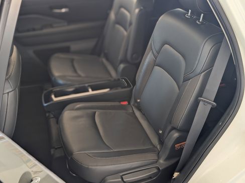 Used 2022 Nissan Pathfinder SL w/ SL Premium Package image 18